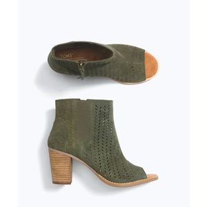 TOMS Majorca Geo Laser Cut Bootie - Size 9 - Olive Green Used